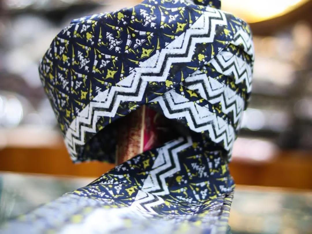 Azhari imama black & White 01H